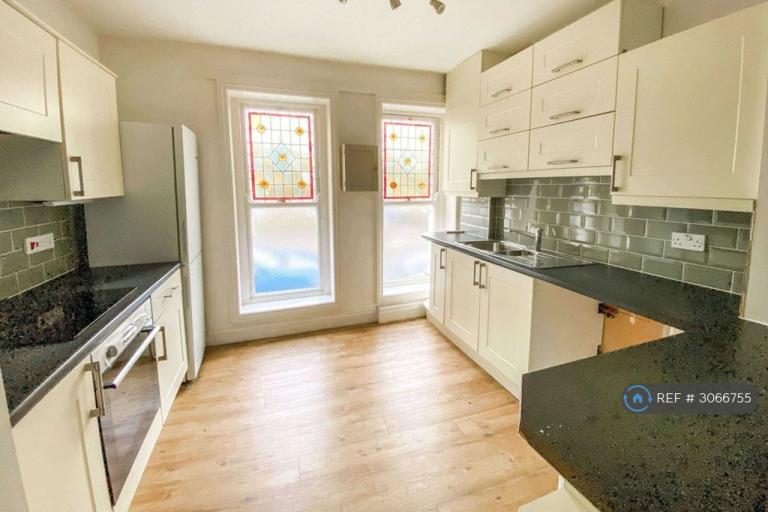 2 bedroom flat in Nelson Gardens, Plymouth, PL1 (2 bed) (#3066755)