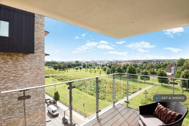 2 bedroom flat in Albany Road, London, SE5 (2 bed) (#1948902)