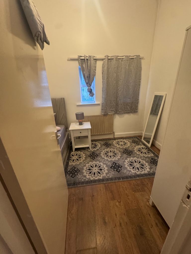 Single room and it’s available SE5 9JA 
