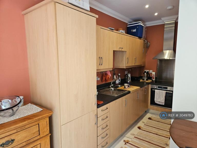 1 bedroom flat in George Roche Road, Canterbury, CT1 (1 bed) (#3049783)