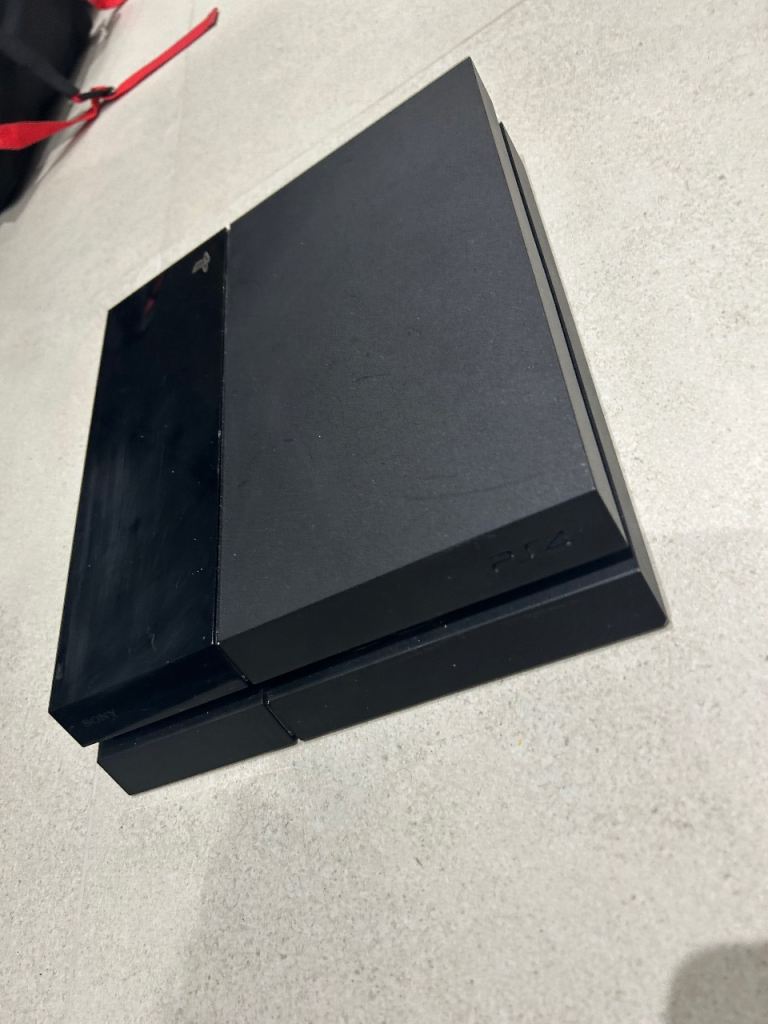 PS4 + controller 