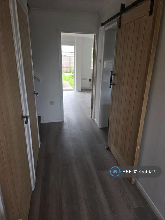 4 bedroom house in Turnpike Close, Chichester, PO19 (4 bed) (#498327)
