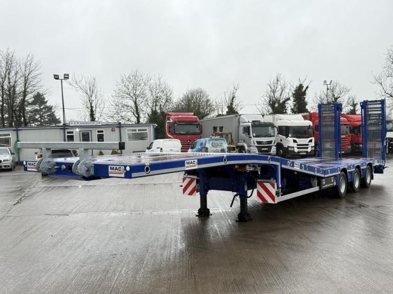 MAC 3 AXLE LOWLOADER WITH LIFTING DECK 