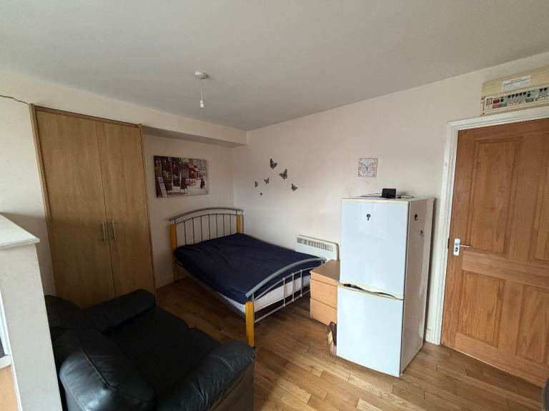 Studio Available - Furnished - Page Hall Road, Sheffield, S4 8GU