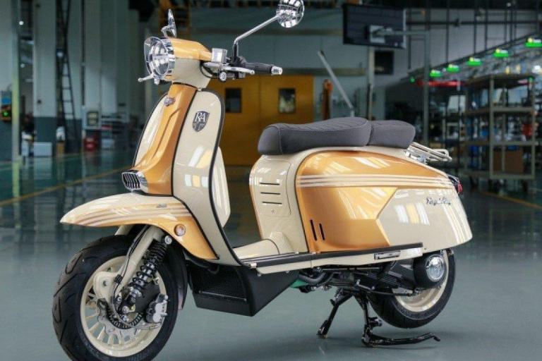 Royal Alloy GP 125cc Modern Classic Retro Automatic Moped Scooter For Sale