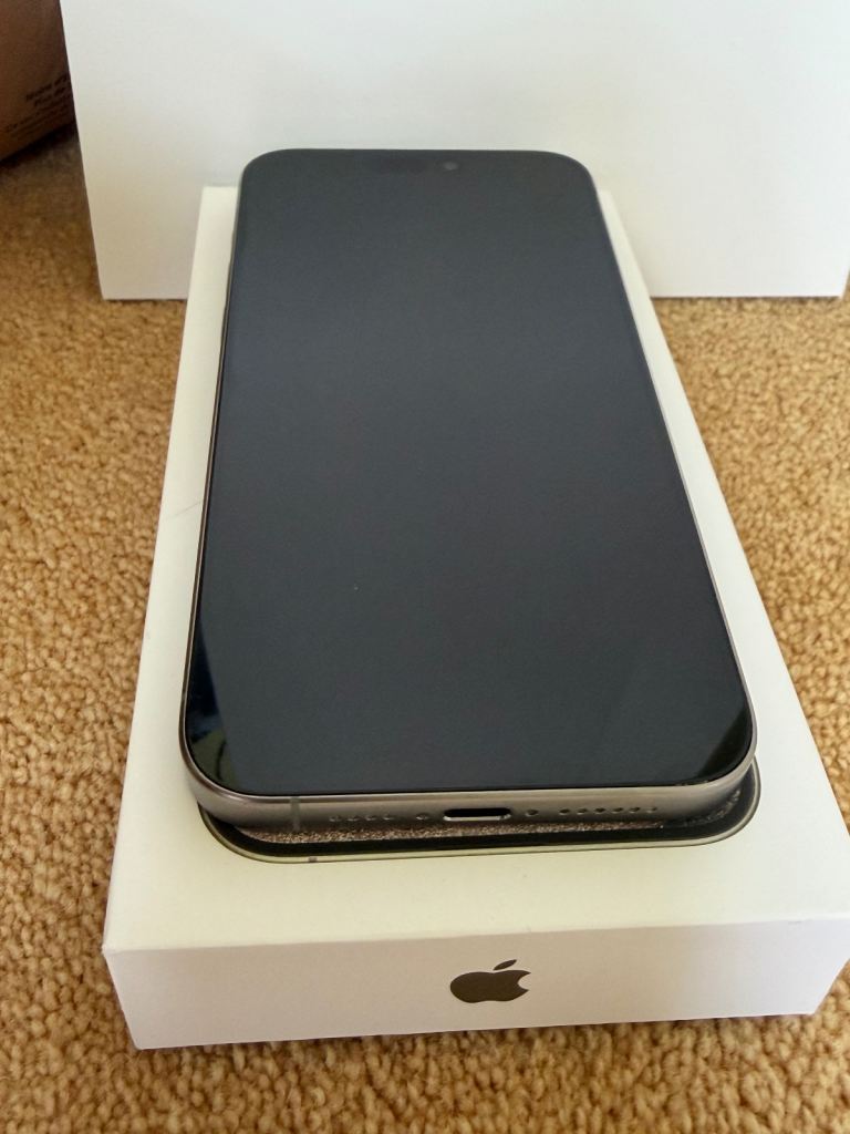 Apple iPhone 15 Pro Max 1tb unlocked – Natural Titanium, As Good As New
