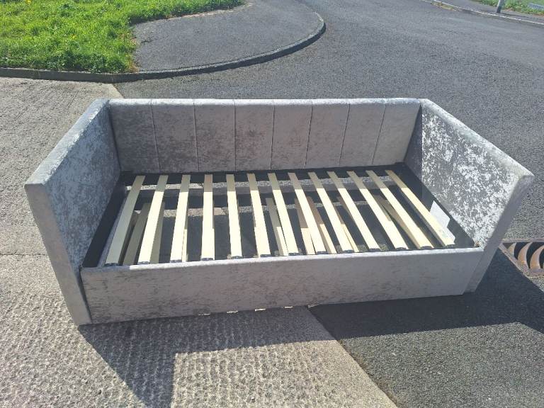 Connie Crushed Velvet Day Bed with Low Level Trundle