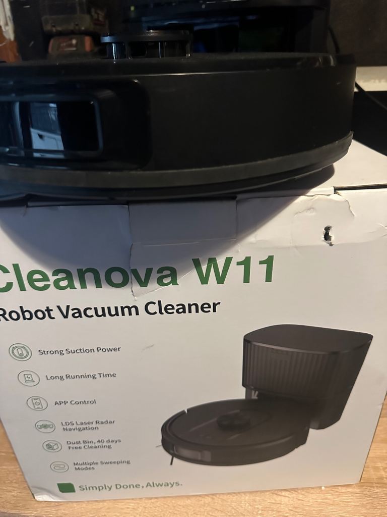 Robot vacuum cleaner