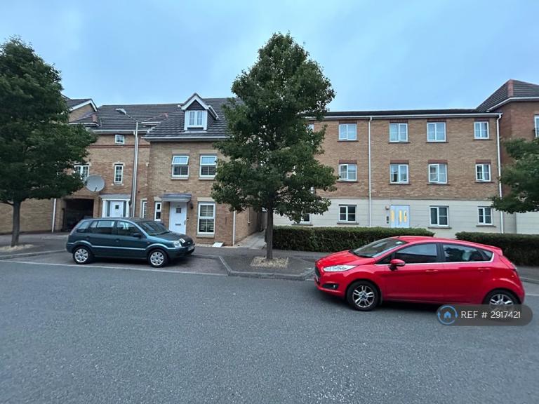 2 bedroom flat in Windermere Avenue, Purfleet On Thames, RM19 (2 bed) (#2917421)