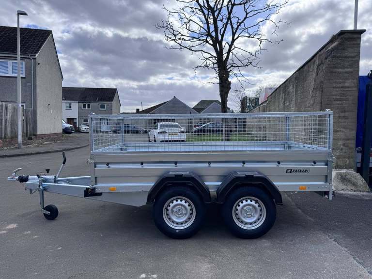 BRAND NEW ZASLAW 265TH TWIN AXLE 8,7FT X 4,4FT FLAT TRAILER 2000KG BRAKED