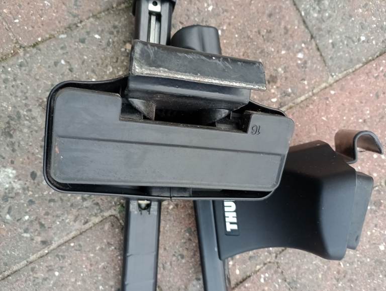 Roof Bars, Thule, 2 Keys, Model Unknown 