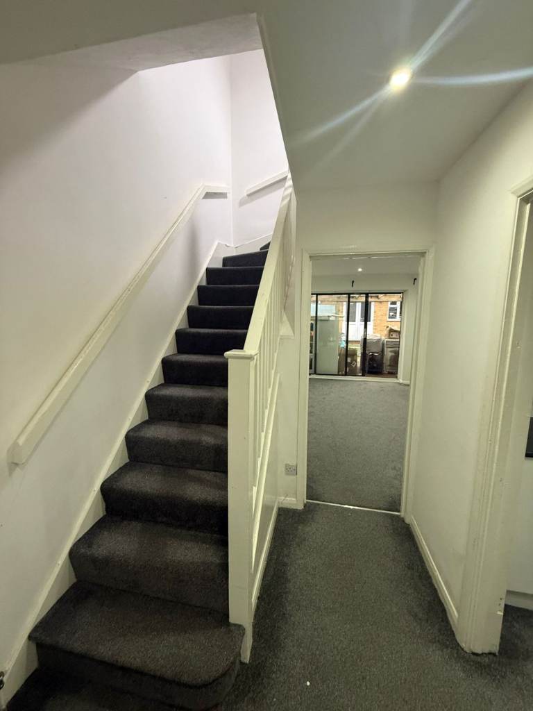 2 Bed End Terrace House For Rent In Heston UB2 Ready To Move In 