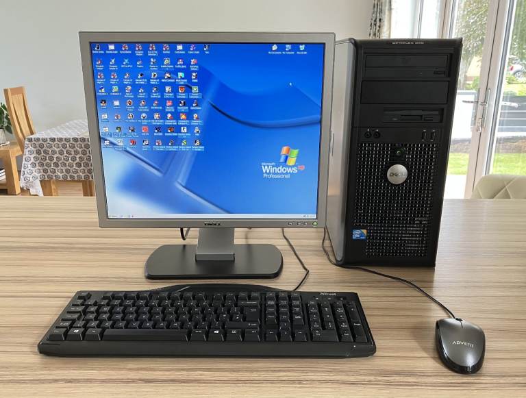 Retro/old school Windows XP gaming PC computer with plenty of games