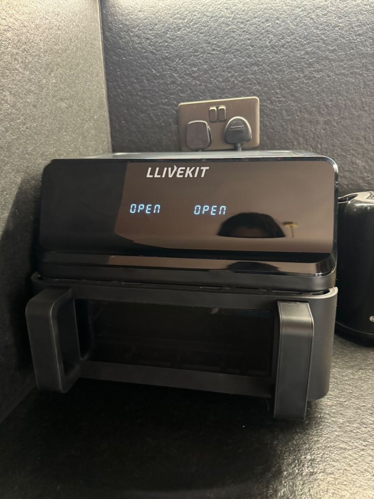 Worth £550 – Selling for £149 – Full Furniture & Appliances Bundle (Must Go)