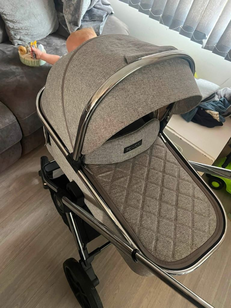 Venicci Grey Travel System Pram and Car Seat