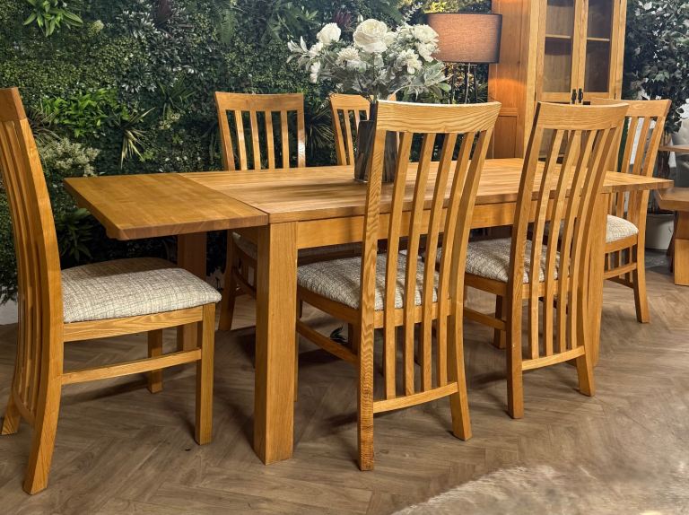 Extending oak kitchen table & 6 chairs/dining set