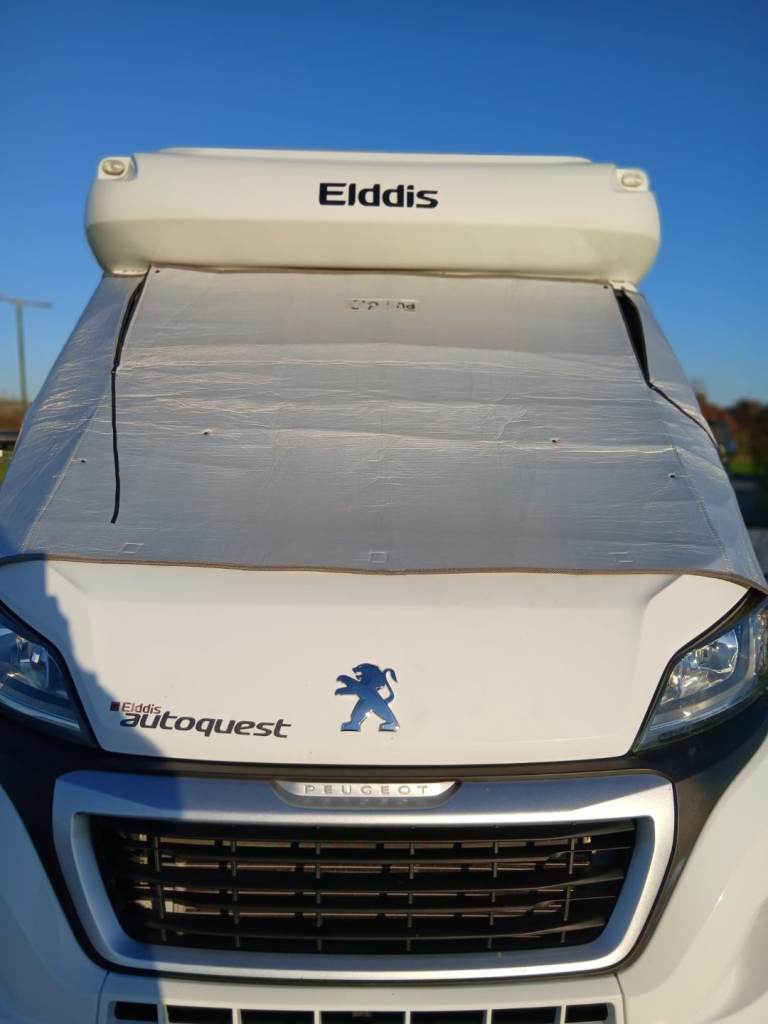 Motorhome external thermal cab cover blinds
