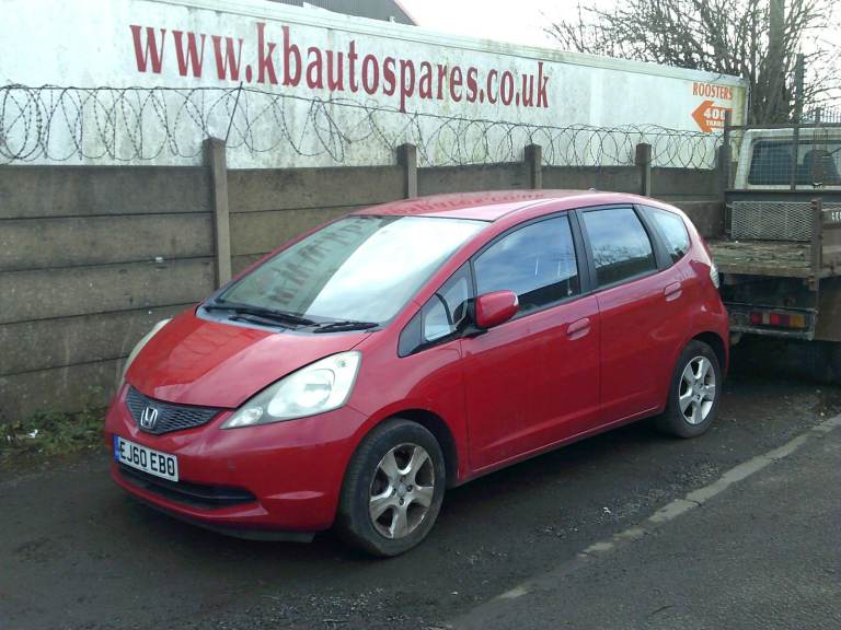 breaking for spares honda jazz 2010 1.3 p auto