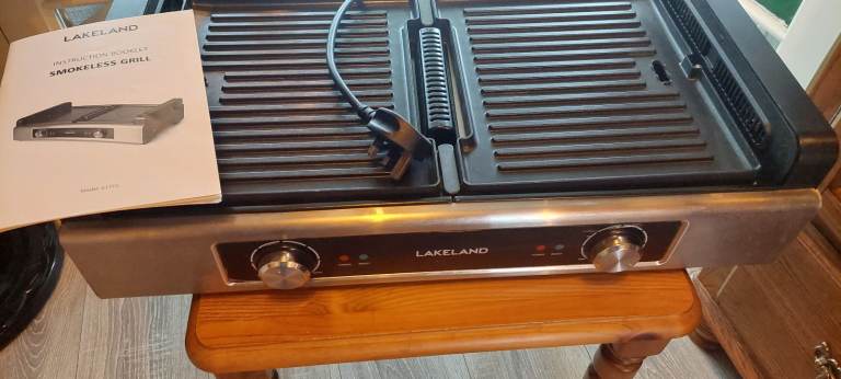 LAKELAND  SMOKELESS ELECTRIC PORTABLE GRILL/ GRIDDLE -  LITTLE USE  
