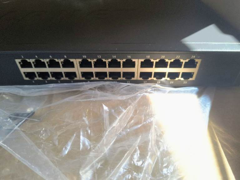 PLANET GSW-2401 24-Port Gigabit Ethernet Switch - As Good As New