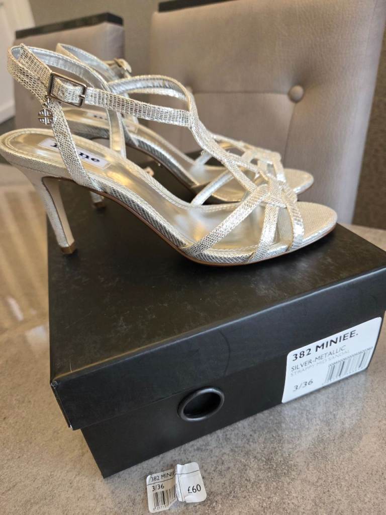 DUNE SILVER METALLIC STRAPPY SANDALS SIZE 3