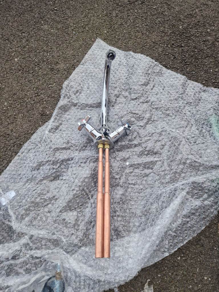 Kitchen Taps Classic Style Kitchen Faucet Cold and Hot Water Mixer Tap Double Handle