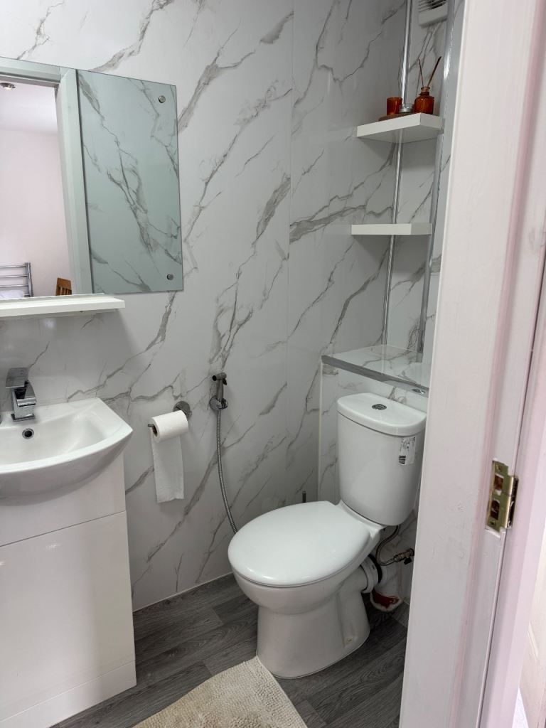 Studio available to let all bills included in Bradford 