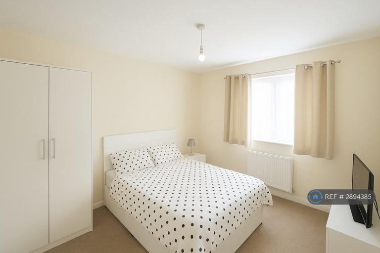 1 bedroom in Station Close, Brookmans Park, Hatfield, AL9 (#2894385)