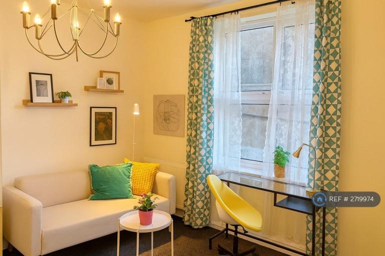 1 bedroom flat in Stafford Road, Sheffield, S2 (1 bed) (#2719974)