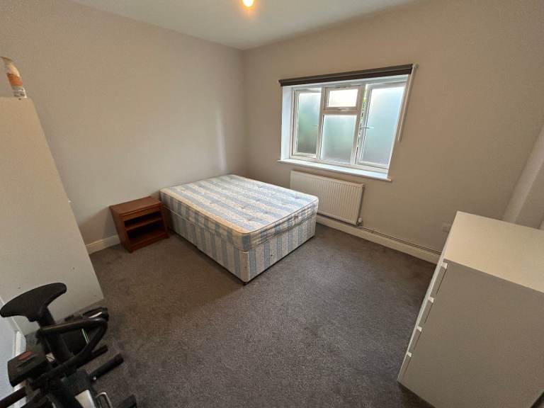 Double Room in House Share to Rent in Wells House Road , NW10 6EE - All Bills Included