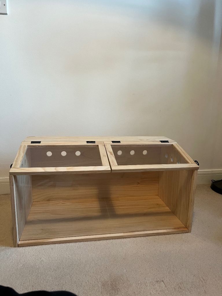 Wooden hamster cage 