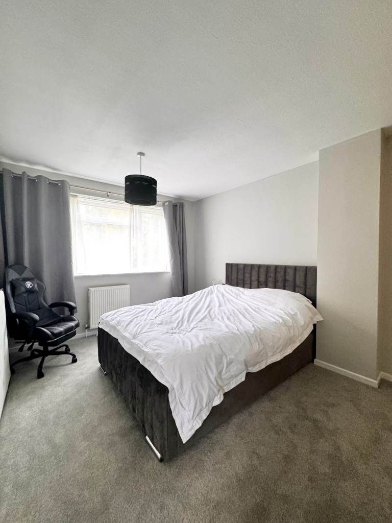 3 bed detached house to rent