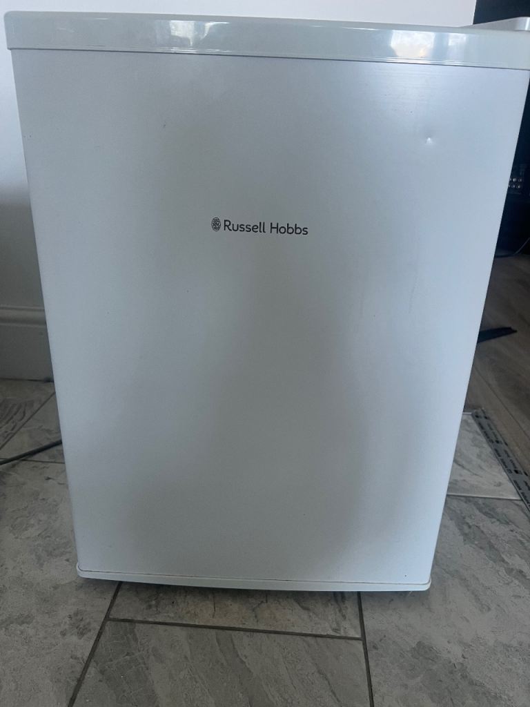 Russell Hobbs RH17FW1W Freestanding Fridge – Good Condition