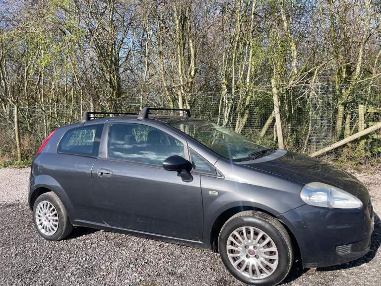 FIAT GRANDE PUNTO 1.4 PETROL 09 REG 3 DOOR 12 MONTHS MOT OWNER 12 YEARS LOW INSURANCE 45+MPG