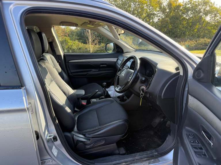 MITSUBISHI OUTLANDER 2.2 DI-D GX3 2014