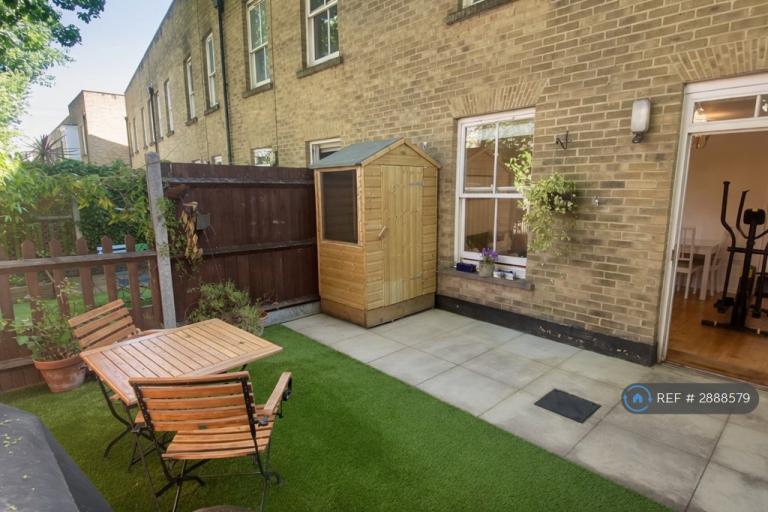 2 bedroom house in Lighterman Mews, London, E1 (2 bed) (#2888579)