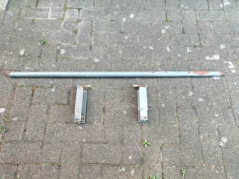 Roof rack ladder roller