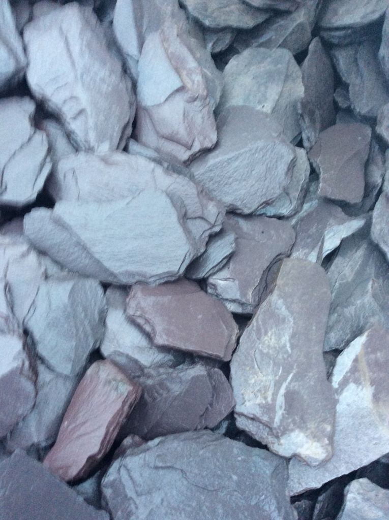 Bulk bags of 40 mm blue slate garden and driveway chips/ gravel/ stones 