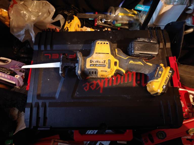 DeWalt reciprocating saw 12v