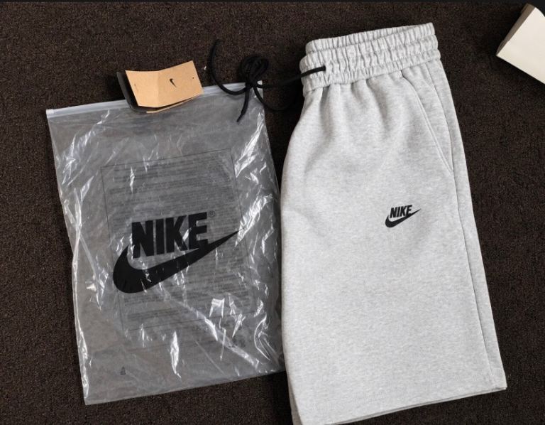 New Nike Tech Fleece Shorts – Grey, Size Medium