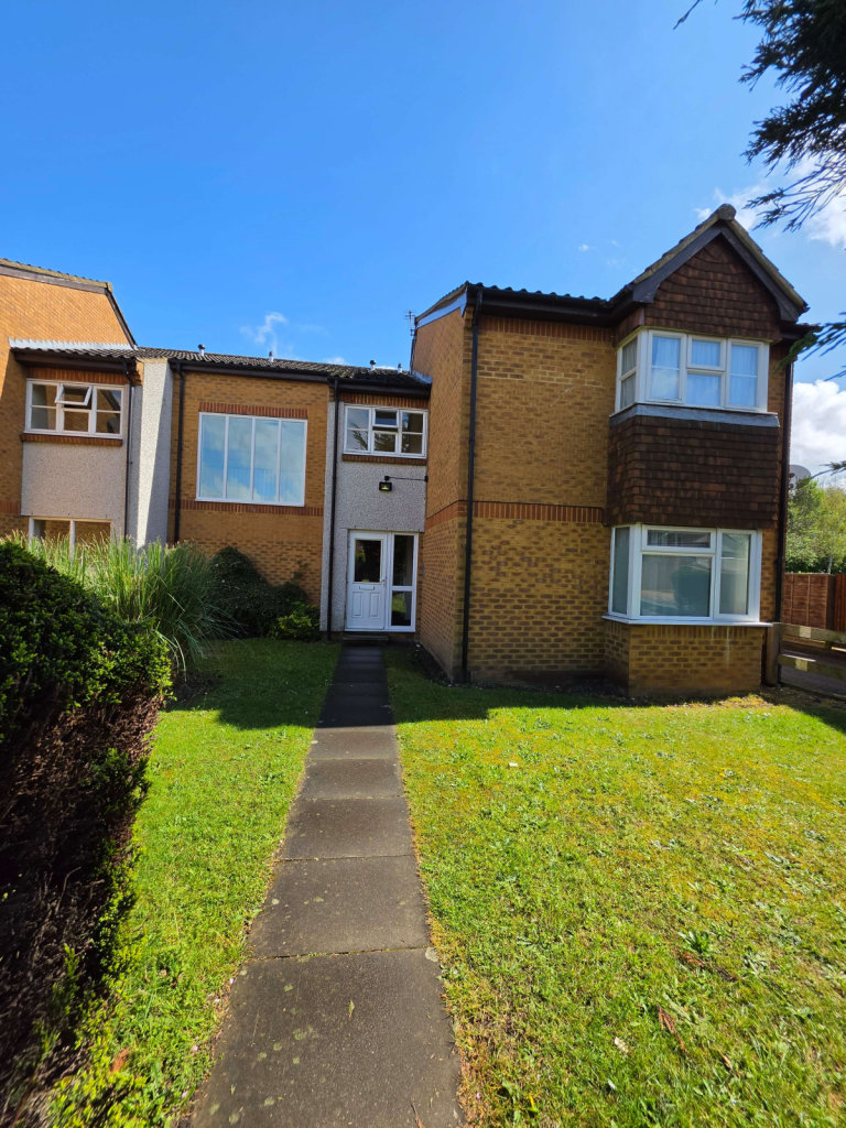 1 bedroom flat in UB3 3pq