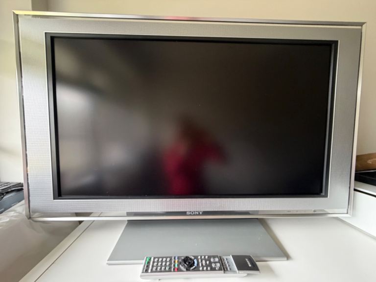 Sony Bravia 40” tv and remote