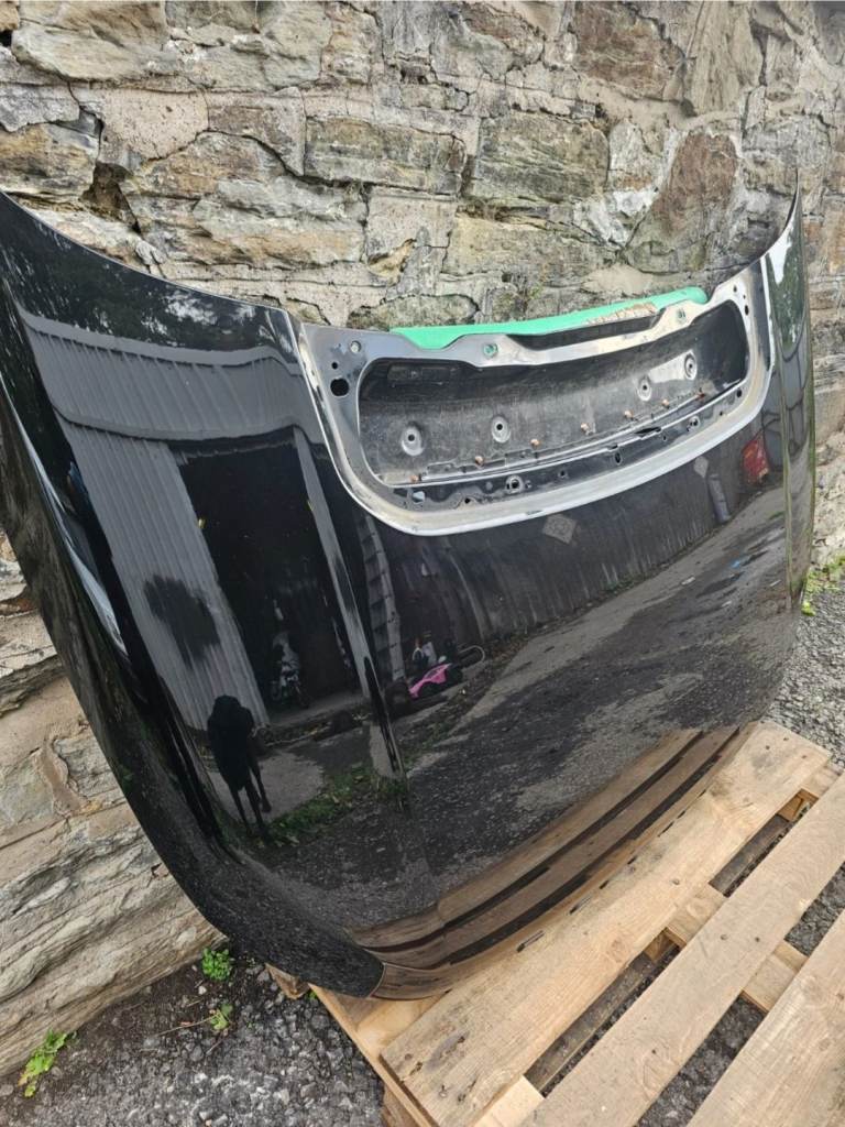 Land Rover Discovery Sport 2016 Santorini Black Bonnet