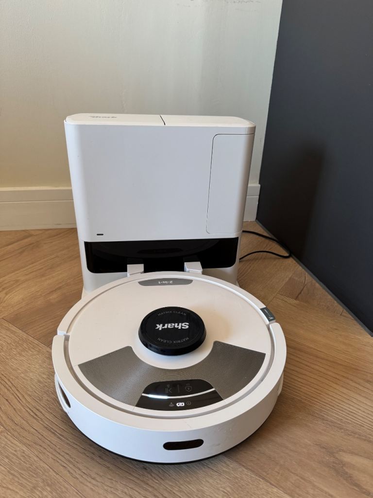 Shark Matrix Plus Robot Vacuum Cleaner - White/Silver