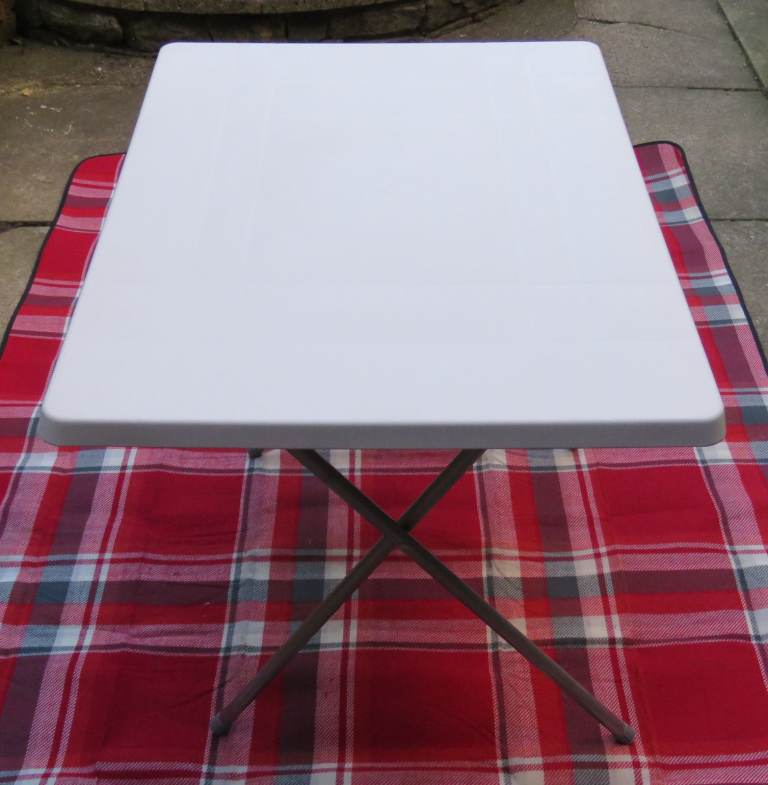 Folding table. 79cm x 59cm x 2 height options. White plastic top with alloy legs. Excellent cond' 