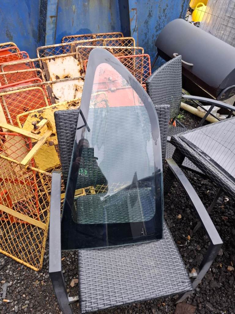 Ford Fiesta Mk6 3 door driver rear quarter glass
