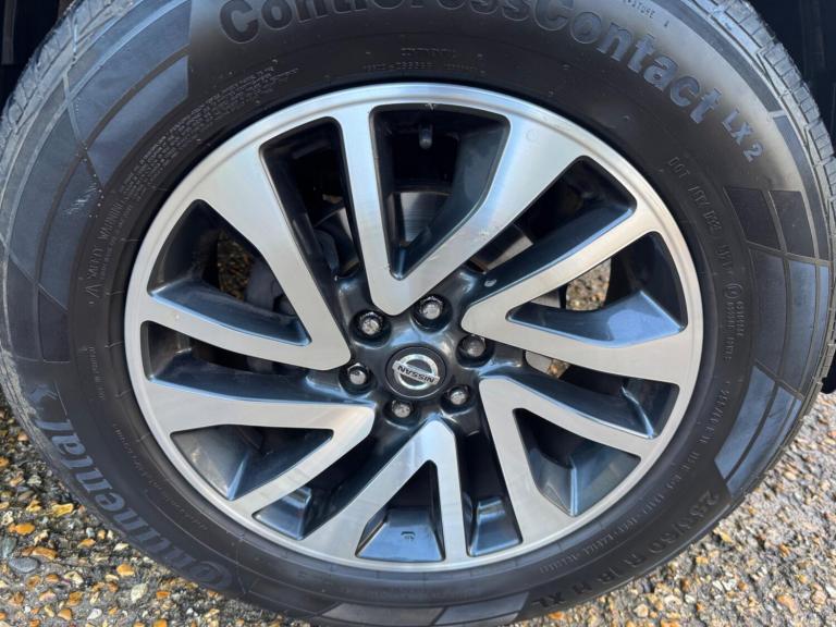  Nissan Navara 2.3 dCi Tekna Auto 4WD Euro 6 4dr Diesel Automatic