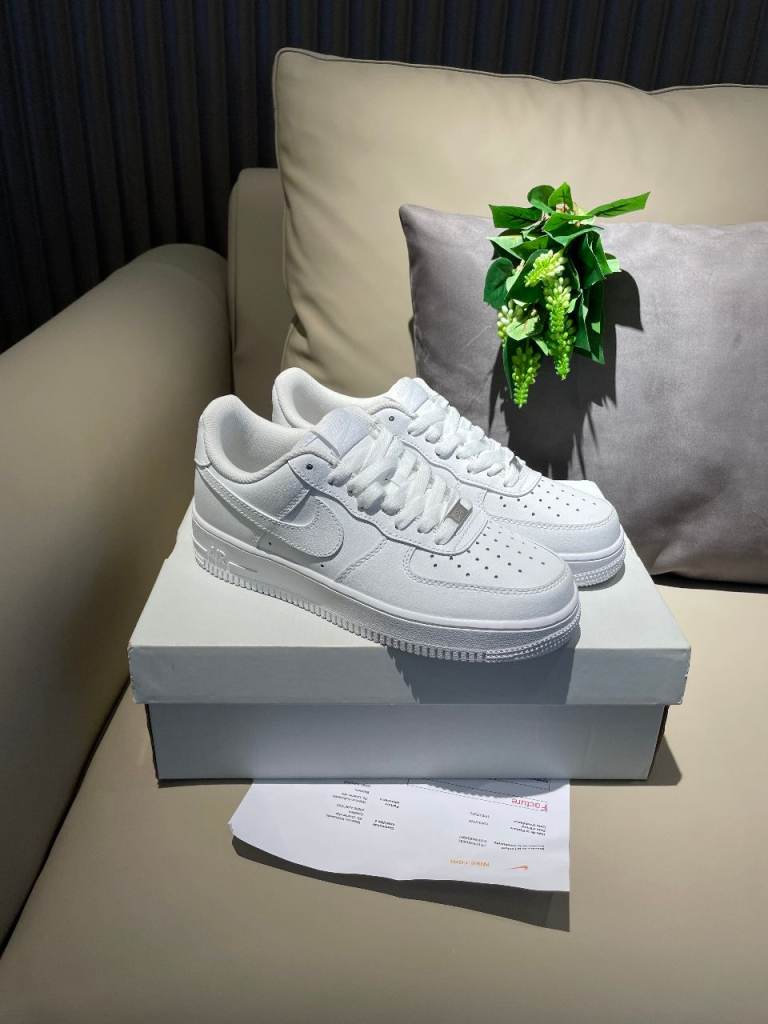 Nike Air Force 1 Low '07 White Brand New In Box UK 7.5