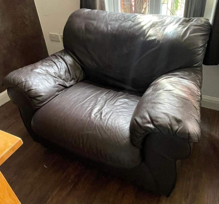  Single Boss Fine Tuscany Italian Leather Dark Brown Armchair Sofa in perfect condition - £60 BUY ME