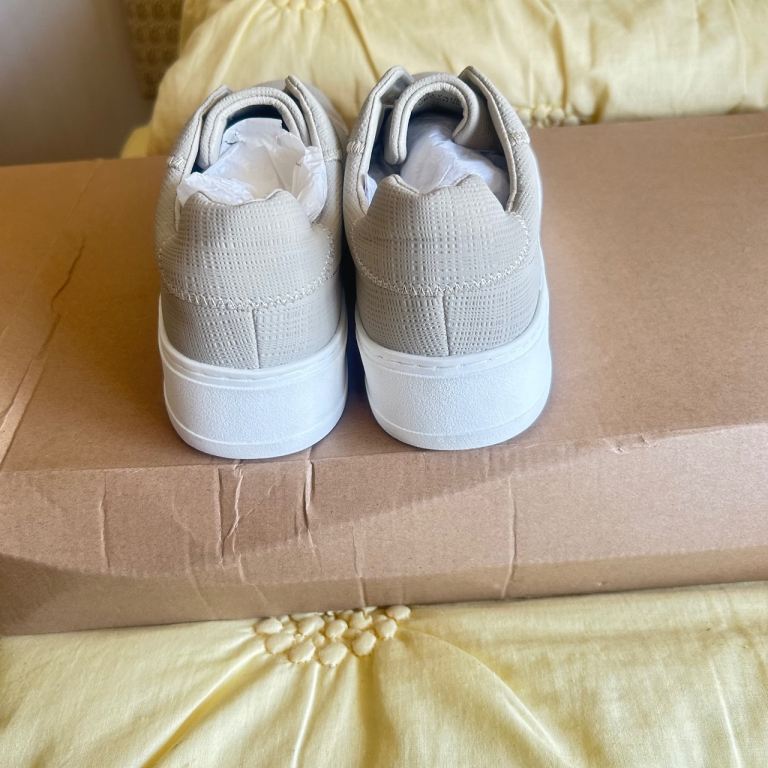 Brand new Linzi slip on shoes. Size 6 still with tags 